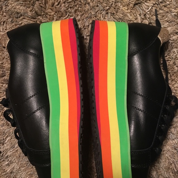 Very Volatile Juke Box - Picture 4 of 10